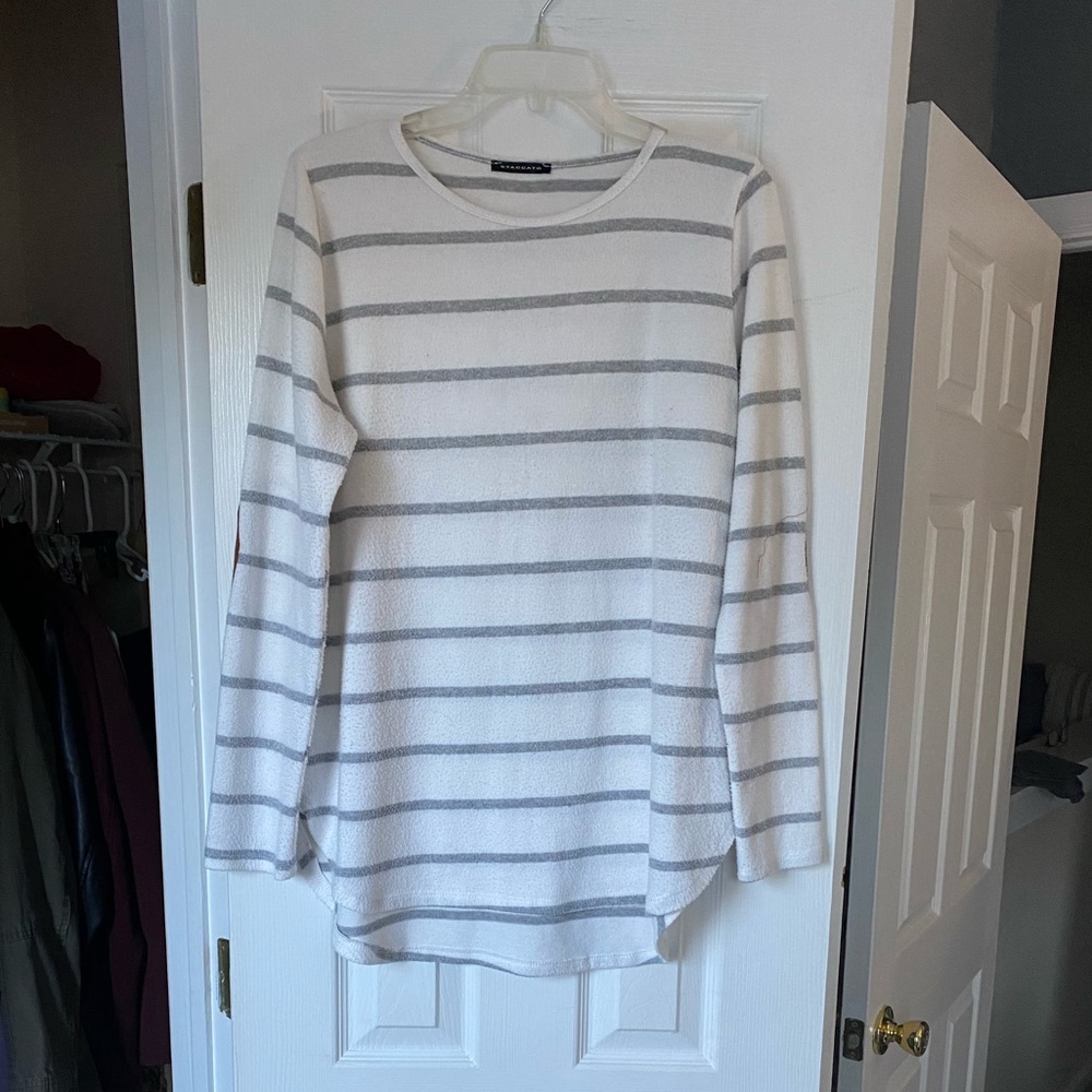 Grey and white top